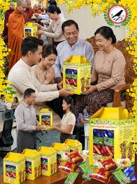 မိသားစုနှင့် ရွှေကျီး