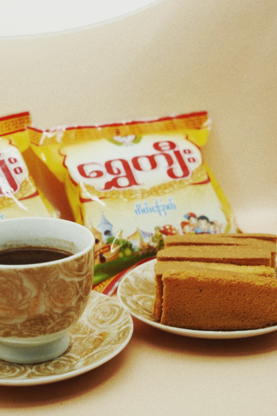 ဘီစကစ်နှင့် မုန့်ကြွပ်များ